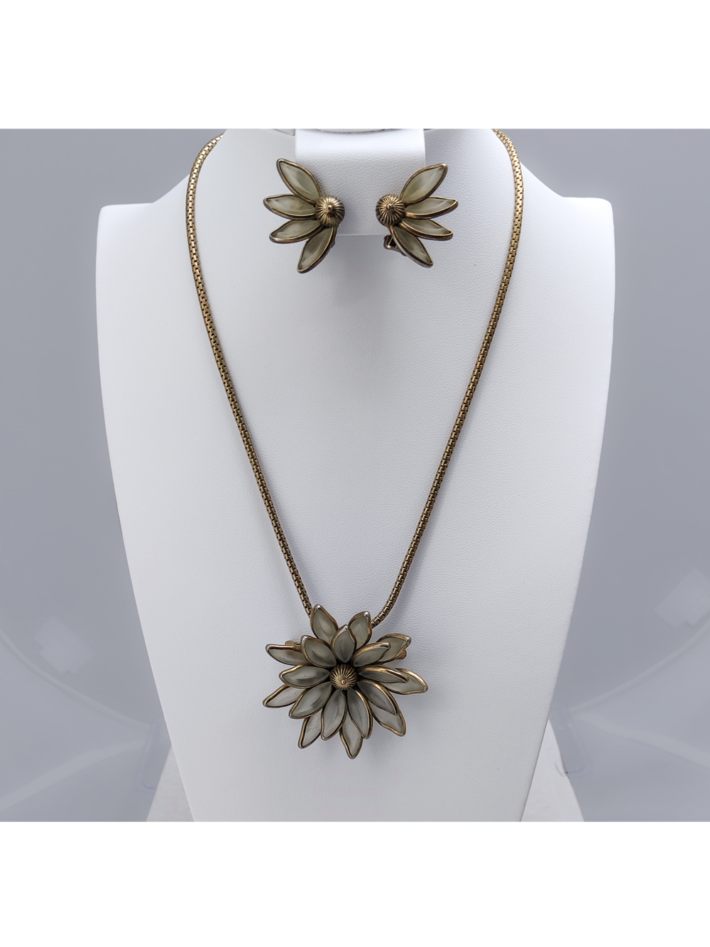 VTG Signed Crown Trifari Frosted Water Lily Necklace Earrings Woodland Fantasies